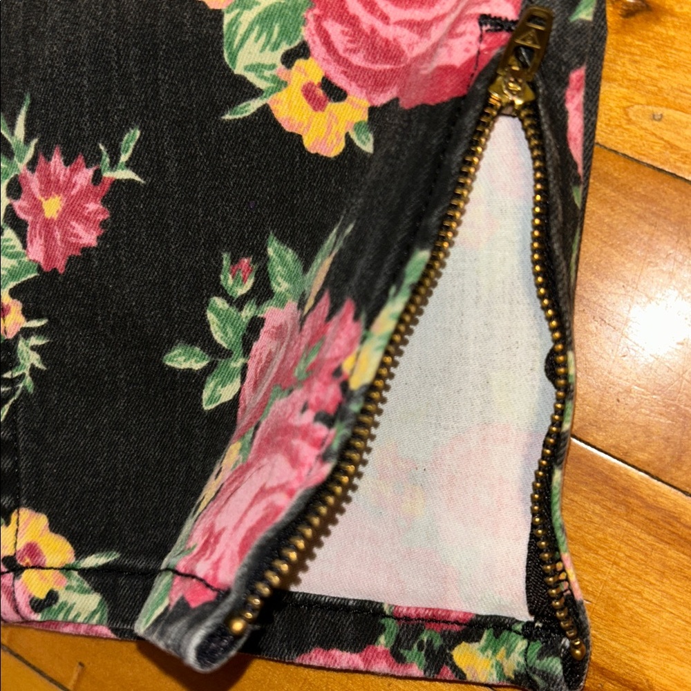 Vintage Guess jeans 🌺🌸 - Picture 8 of 9